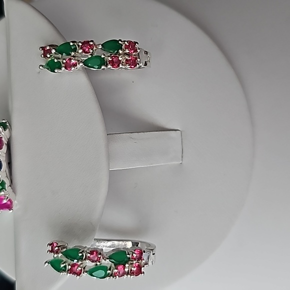 (NWT) Emerald Multi-Color Set - Picture 2 of 11